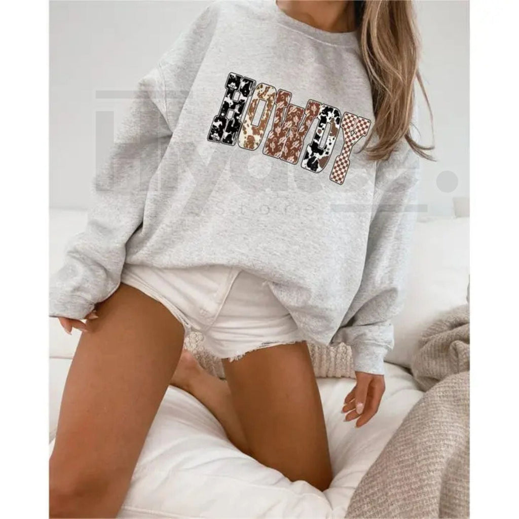 Howdy Western Sweatshirt: Yee Haw Sweater, Cowgirls Shirt, Southern Howdy Shirt, Country Cowboy TShirt, Western Clothes Gift for Her